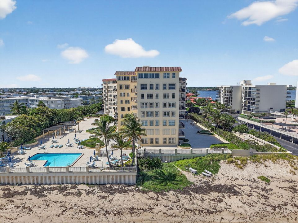 合同活跃: $1,399,000 (3 贝兹, 2 浴室, 2002 平方英尺)