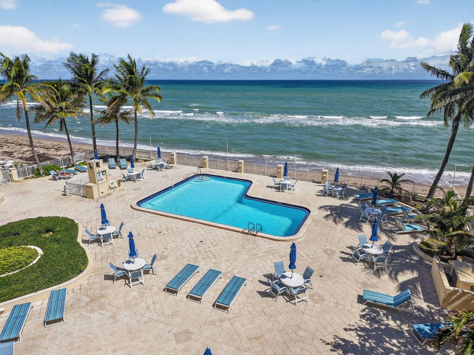 合同活跃: $1,399,000 (3 贝兹, 2 浴室, 2002 平方英尺)