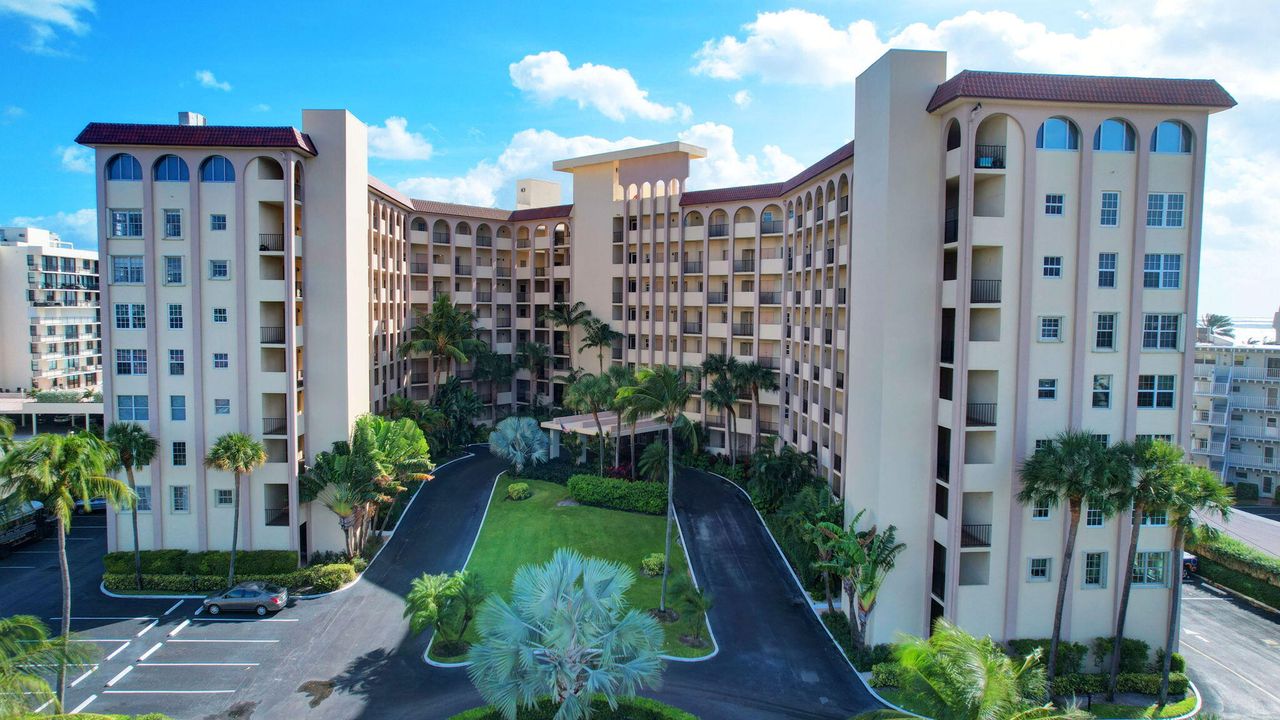 合同活跃: $1,399,000 (3 贝兹, 2 浴室, 2002 平方英尺)