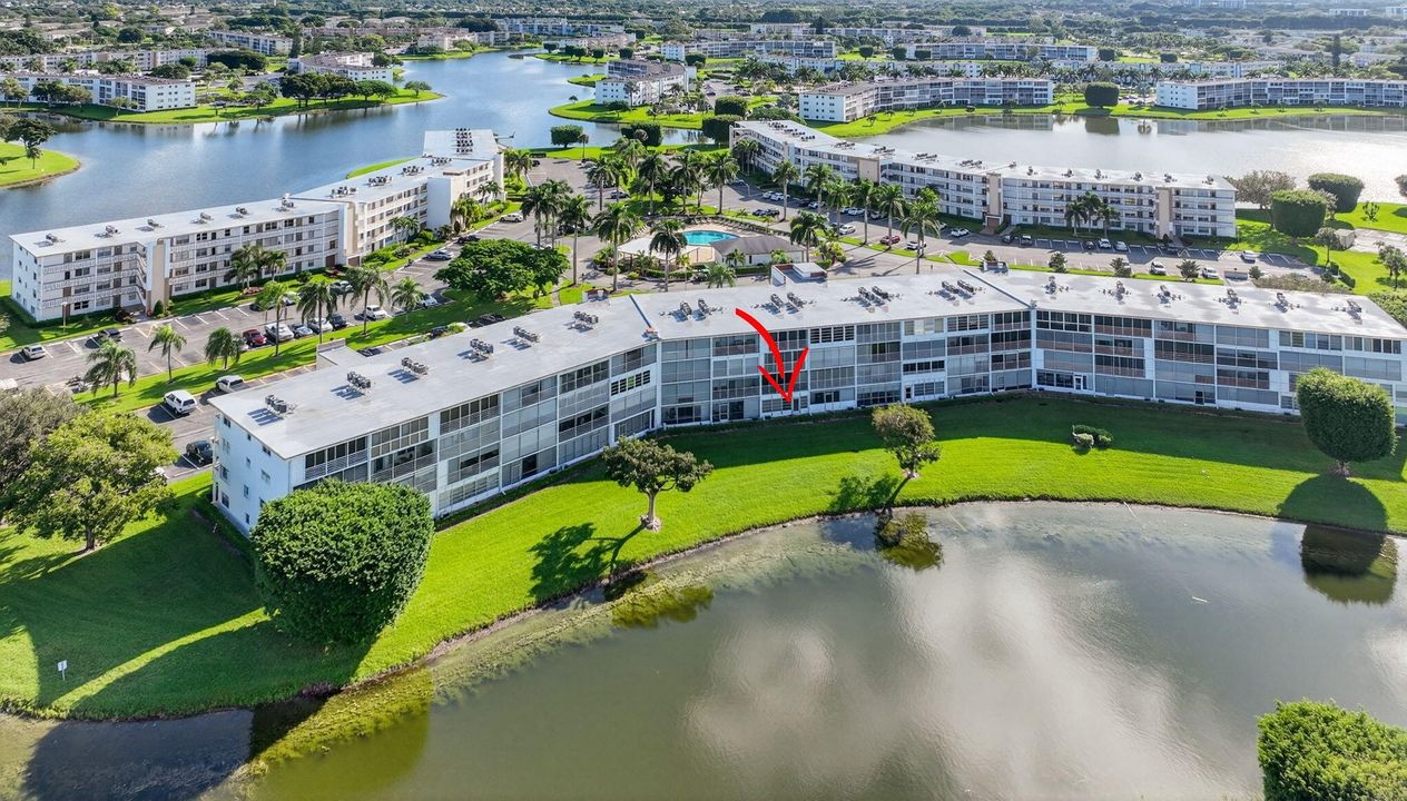 For Sale: $160,000 (1 beds, 1 baths, 738 Square Feet)