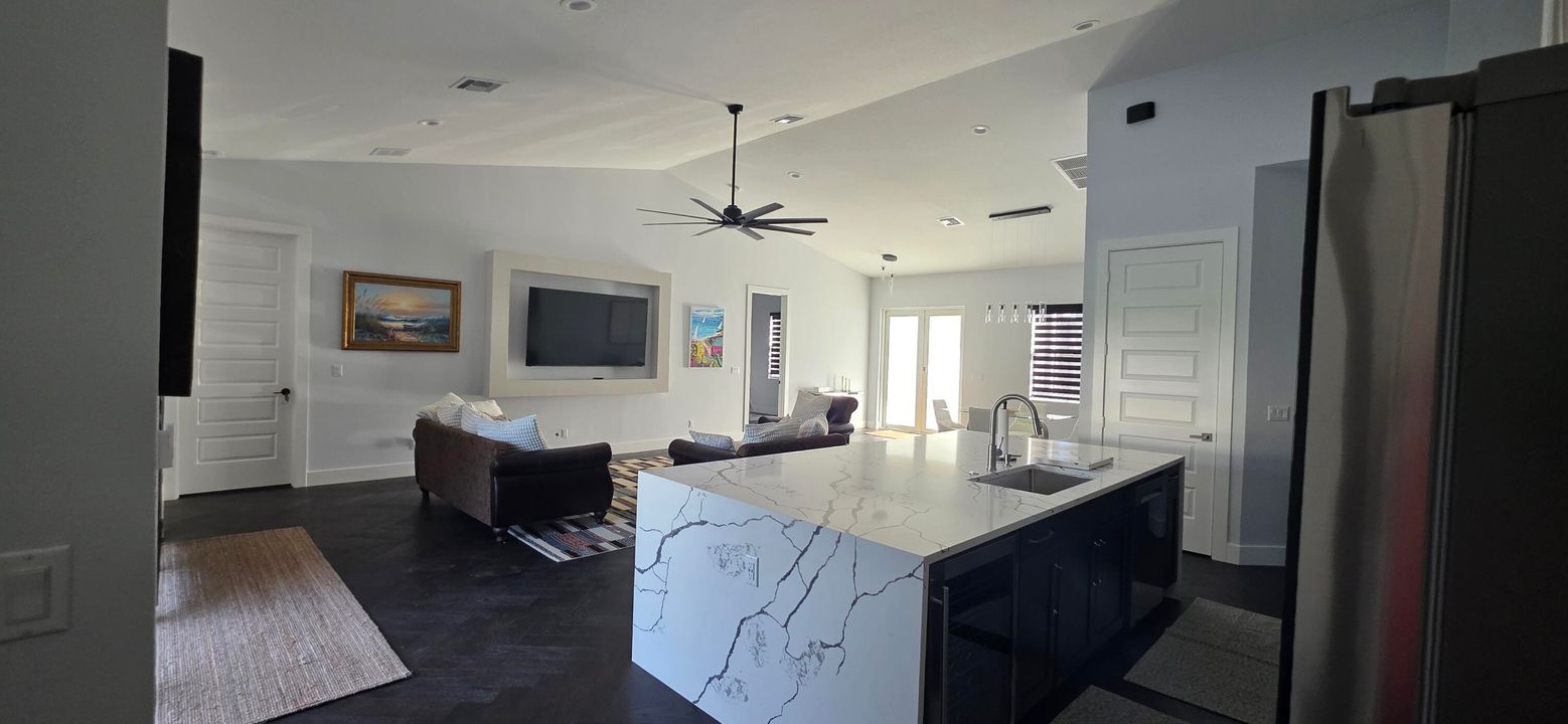 For Rent: $4,200 (4 beds, 4 baths, 2293 Square Feet)