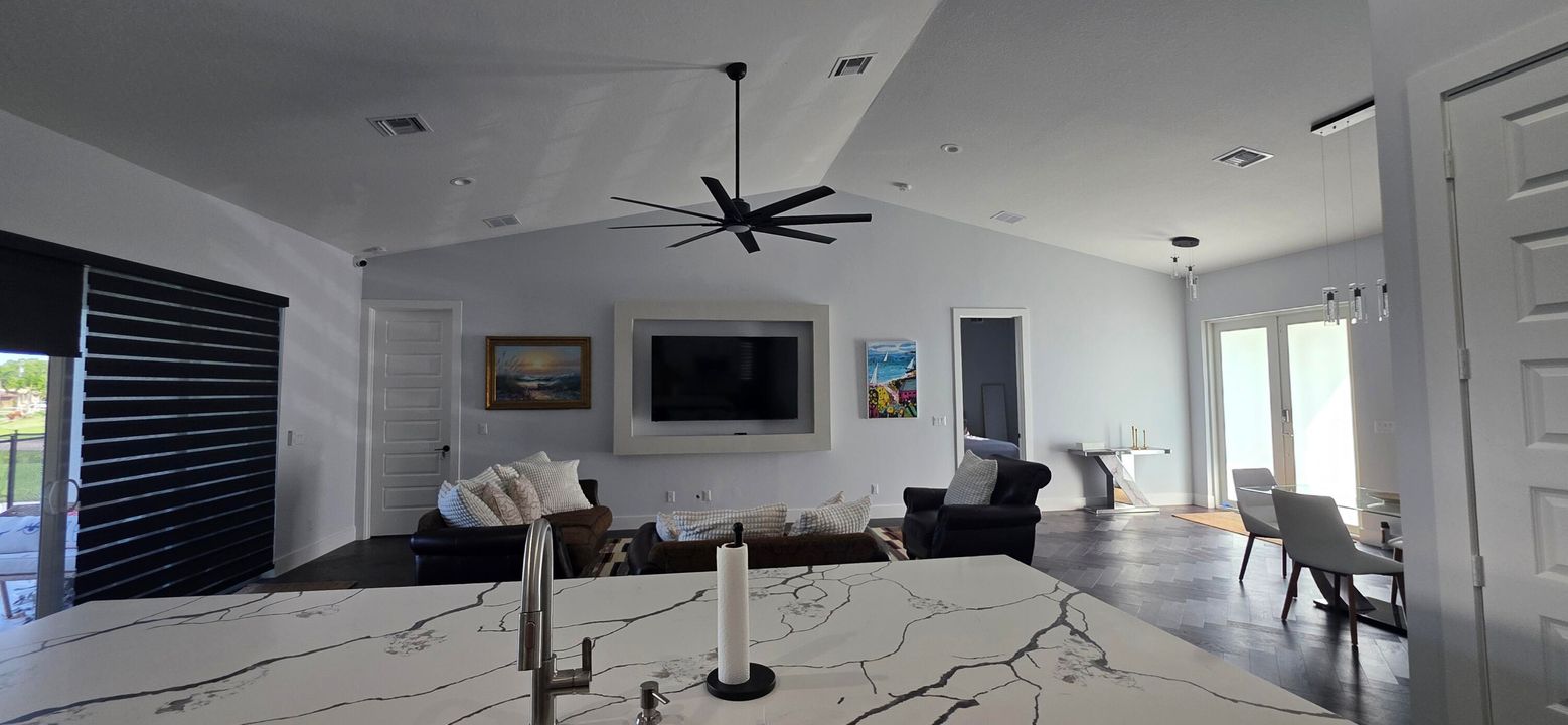 For Rent: $4,200 (4 beds, 4 baths, 2293 Square Feet)