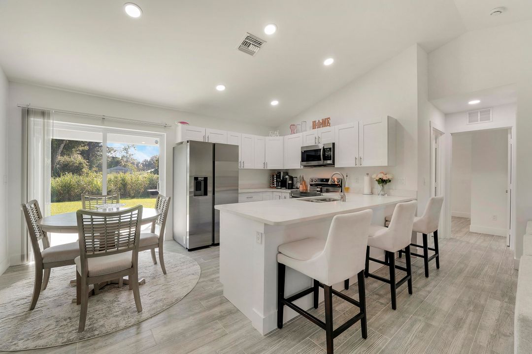 For Sale: $299,000 (3 beds, 2 baths, 1254 Square Feet)