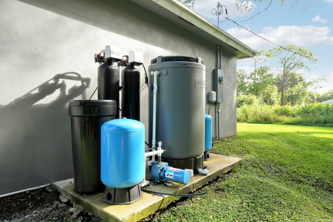 For Sale: $299,000 (3 beds, 2 baths, 1254 Square Feet)