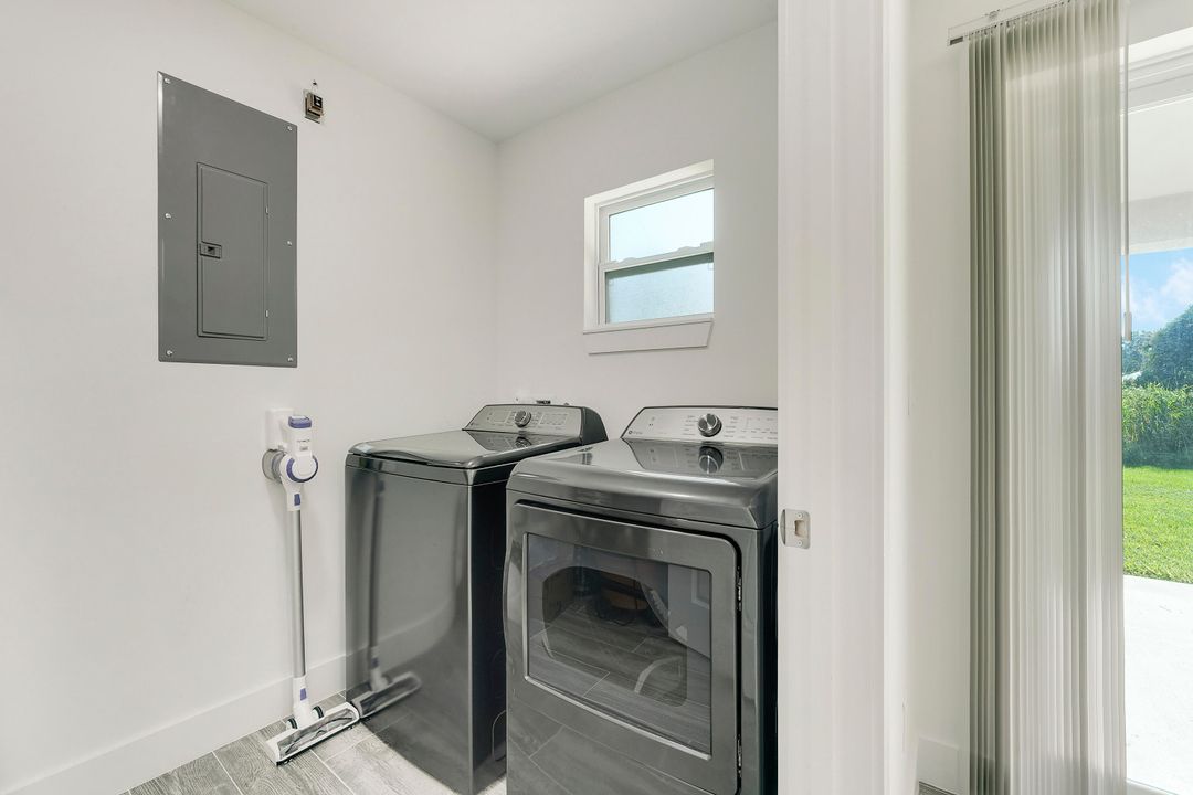 For Sale: $299,000 (3 beds, 2 baths, 1254 Square Feet)