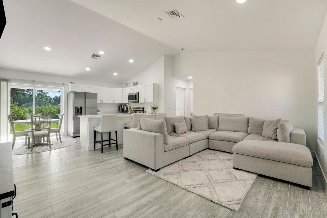 For Sale: $299,000 (3 beds, 2 baths, 1254 Square Feet)