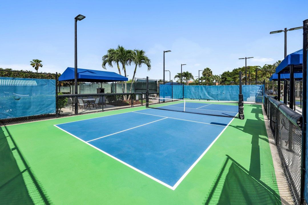 For Sale: $649,000 (3 beds, 2 baths, 2544 Square Feet)