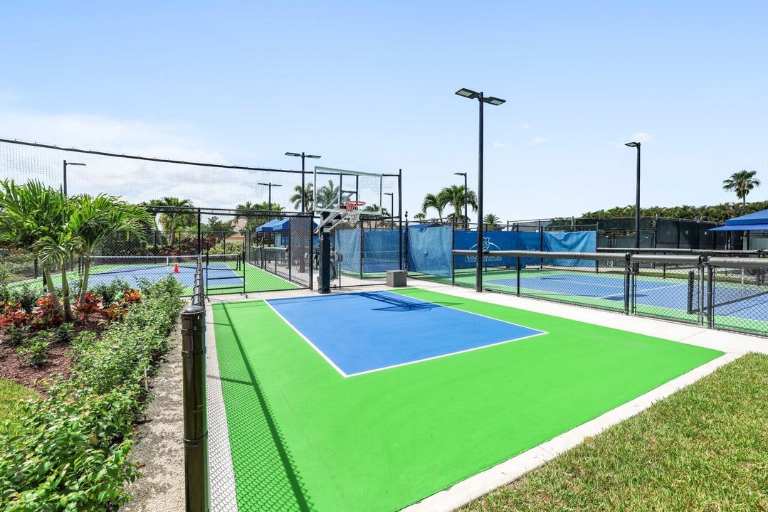 For Sale: $649,000 (3 beds, 2 baths, 2544 Square Feet)