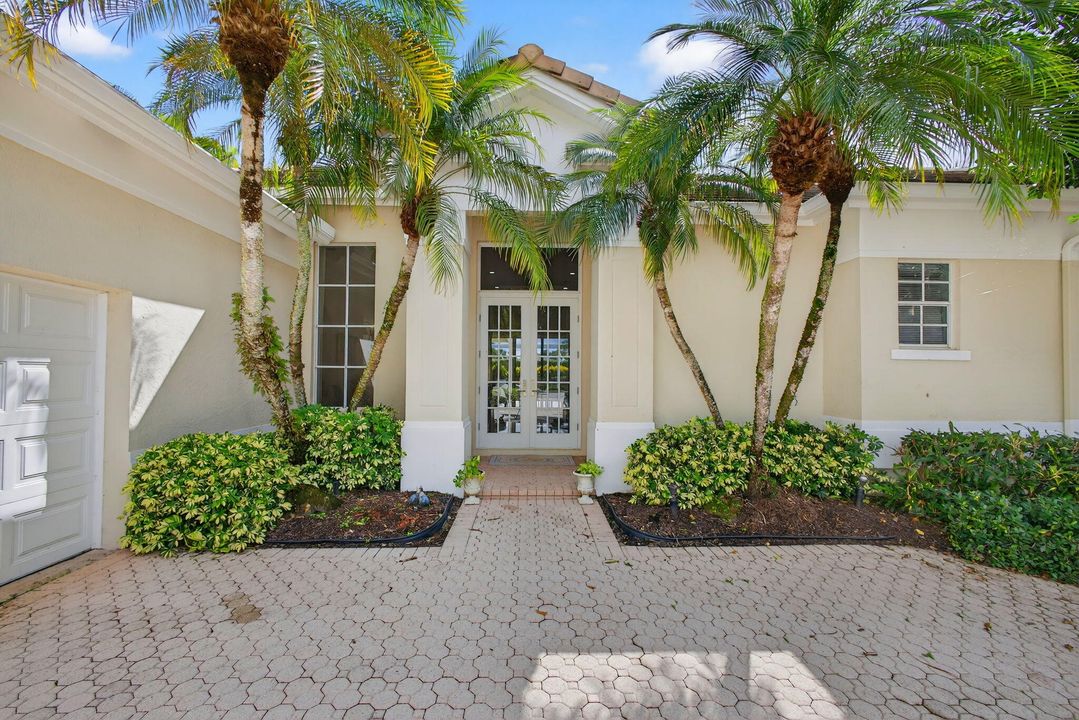 For Sale: $1,250,000 (3 beds, 3 baths, 2305 Square Feet)