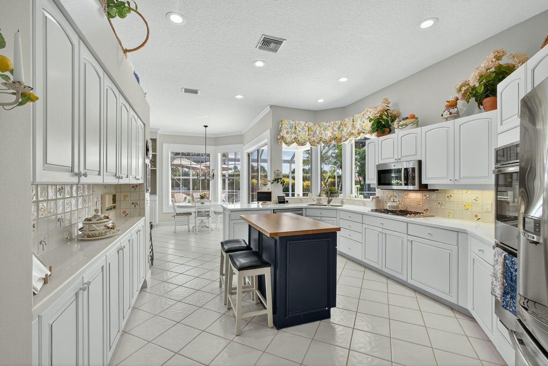 For Sale: $1,250,000 (3 beds, 3 baths, 2305 Square Feet)