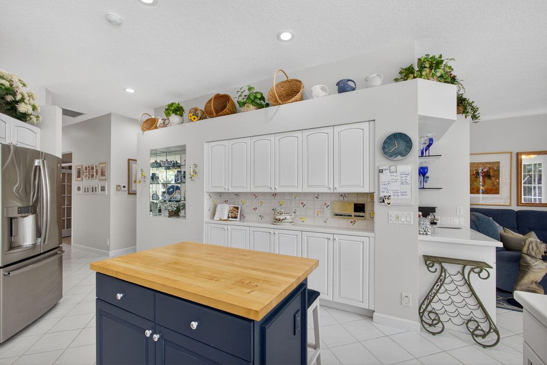 For Sale: $1,250,000 (3 beds, 3 baths, 2305 Square Feet)