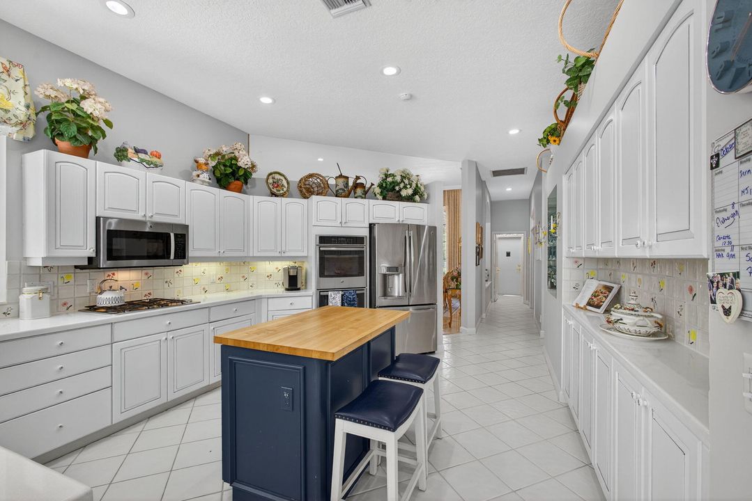 For Sale: $1,250,000 (3 beds, 3 baths, 2305 Square Feet)