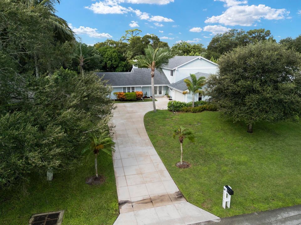 Activo con contrato: $1,050,000 (4 camas, 2 baños, 2892 Pies cuadrados)