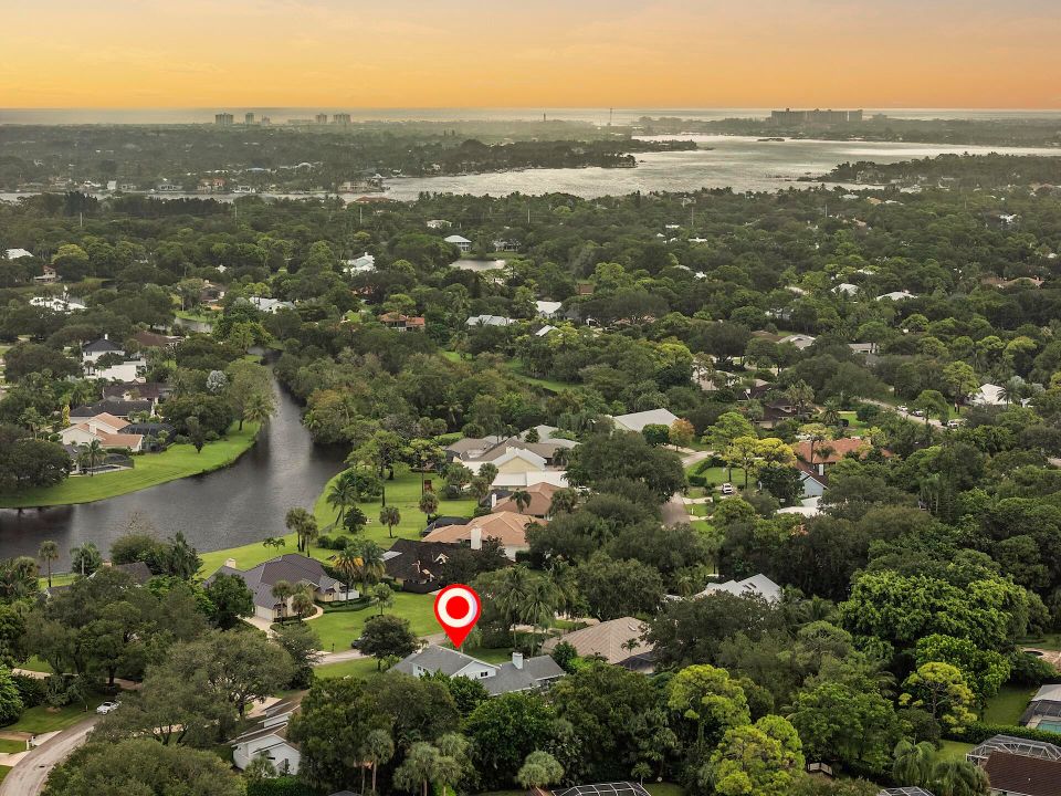 Activo con contrato: $1,050,000 (4 camas, 2 baños, 2892 Pies cuadrados)