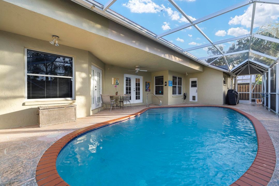 En Venta: $679,000 (4 camas, 2 baños, 2150 Pies cuadrados)