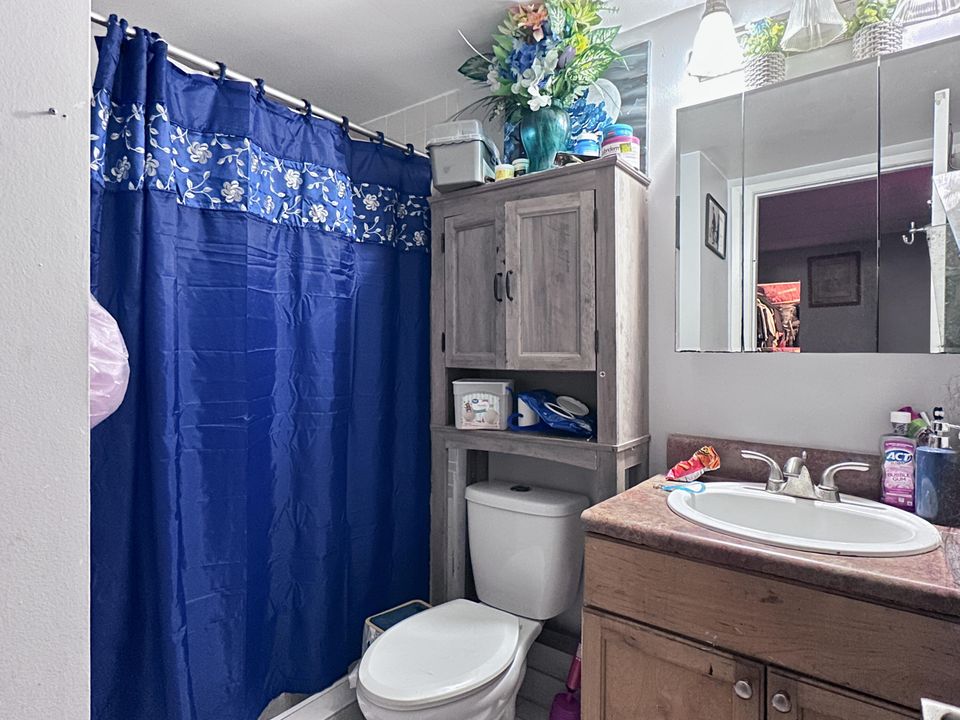 待售: $179,000 (2 贝兹, 2 浴室, 921 平方英尺)