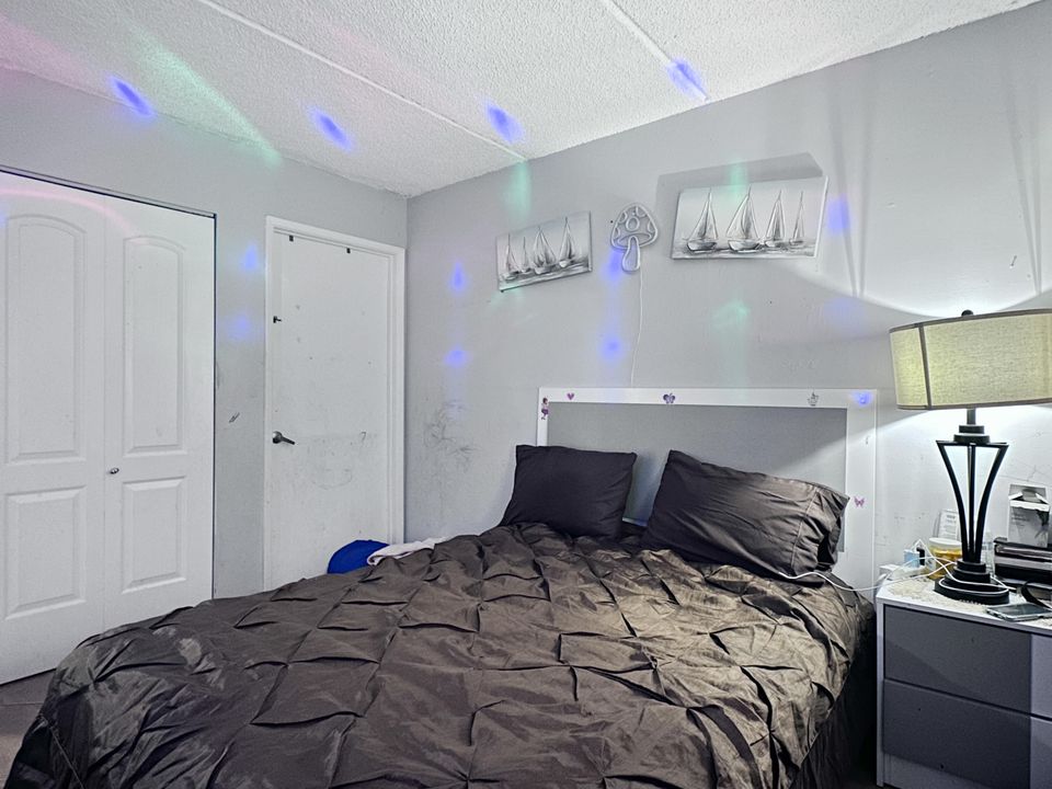 待售: $179,000 (2 贝兹, 2 浴室, 921 平方英尺)