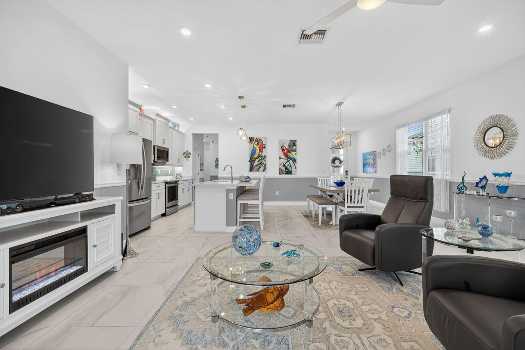 Active With Contract: $425,000 (2 beds, 2 baths, 1635 Square Feet)