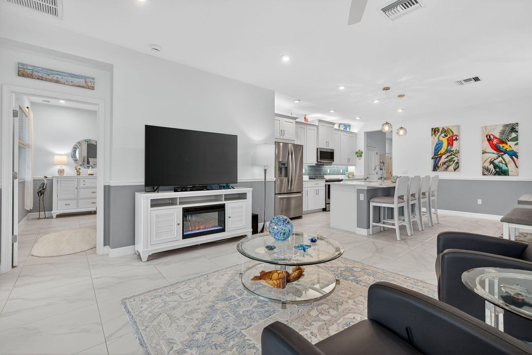 Active With Contract: $425,000 (2 beds, 2 baths, 1635 Square Feet)