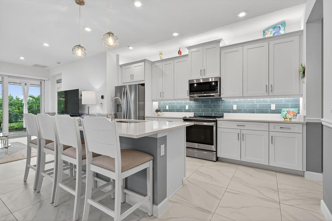 Active With Contract: $425,000 (2 beds, 2 baths, 1635 Square Feet)