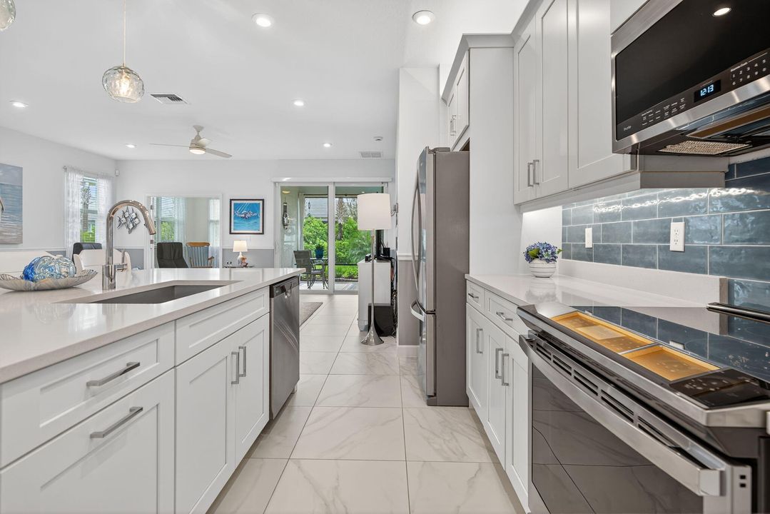 Active With Contract: $425,000 (2 beds, 2 baths, 1635 Square Feet)