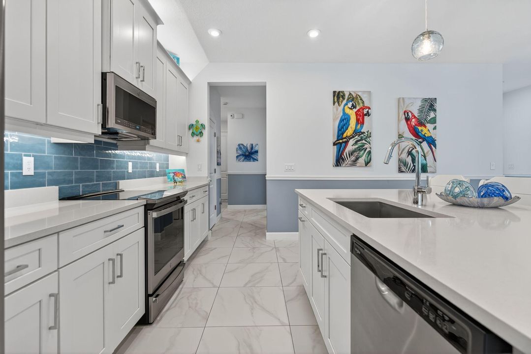 Active With Contract: $425,000 (2 beds, 2 baths, 1635 Square Feet)