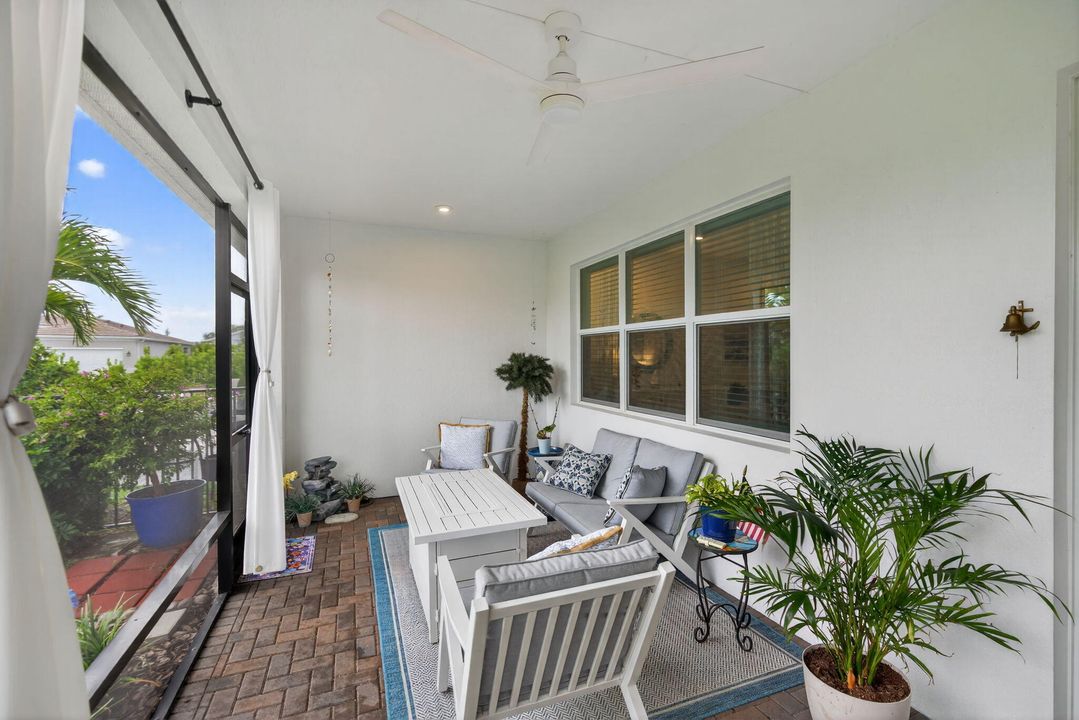 Active With Contract: $425,000 (2 beds, 2 baths, 1635 Square Feet)