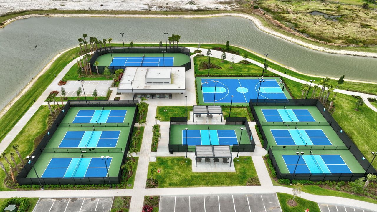 Active With Contract: $425,000 (2 beds, 2 baths, 1635 Square Feet)