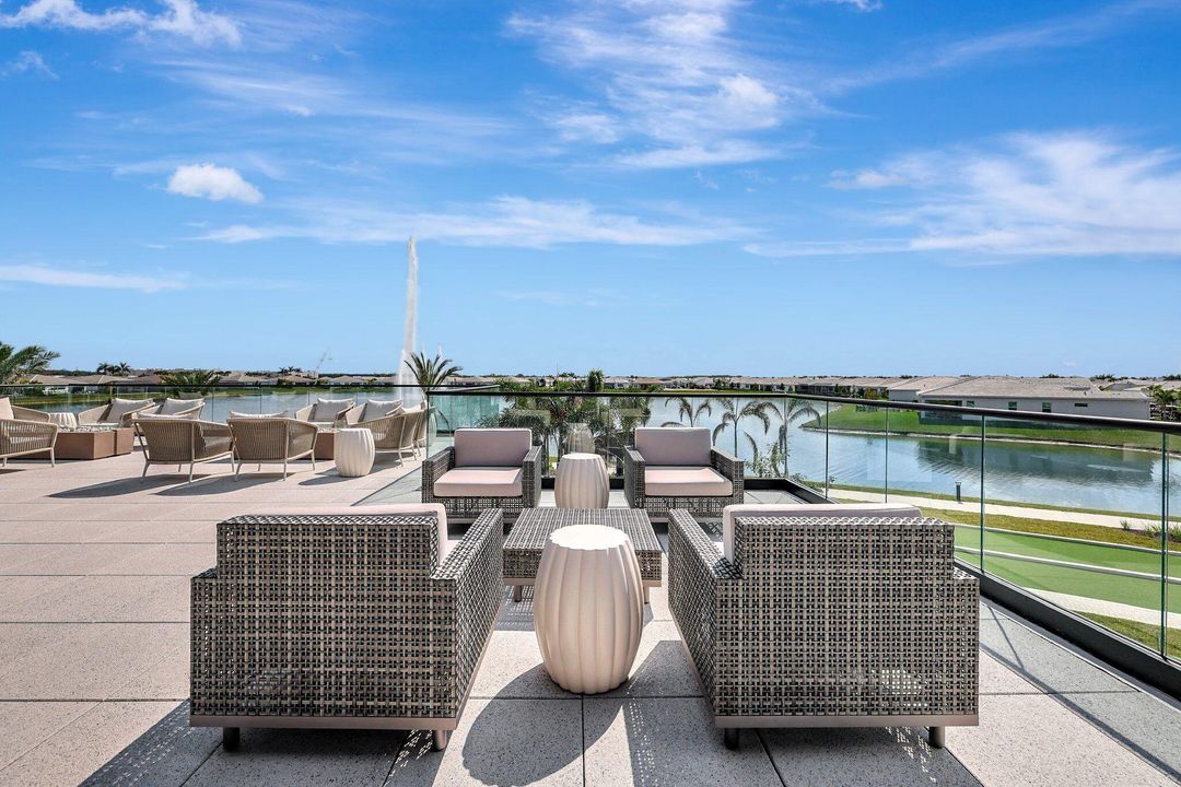 Active With Contract: $425,000 (2 beds, 2 baths, 1635 Square Feet)