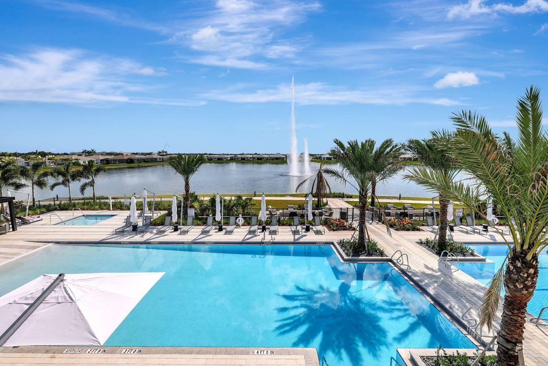 Active With Contract: $425,000 (2 beds, 2 baths, 1635 Square Feet)