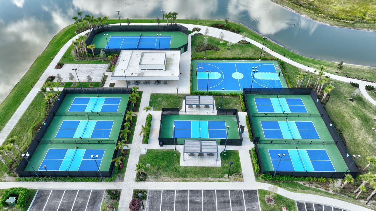 Active With Contract: $425,000 (2 beds, 2 baths, 1635 Square Feet)