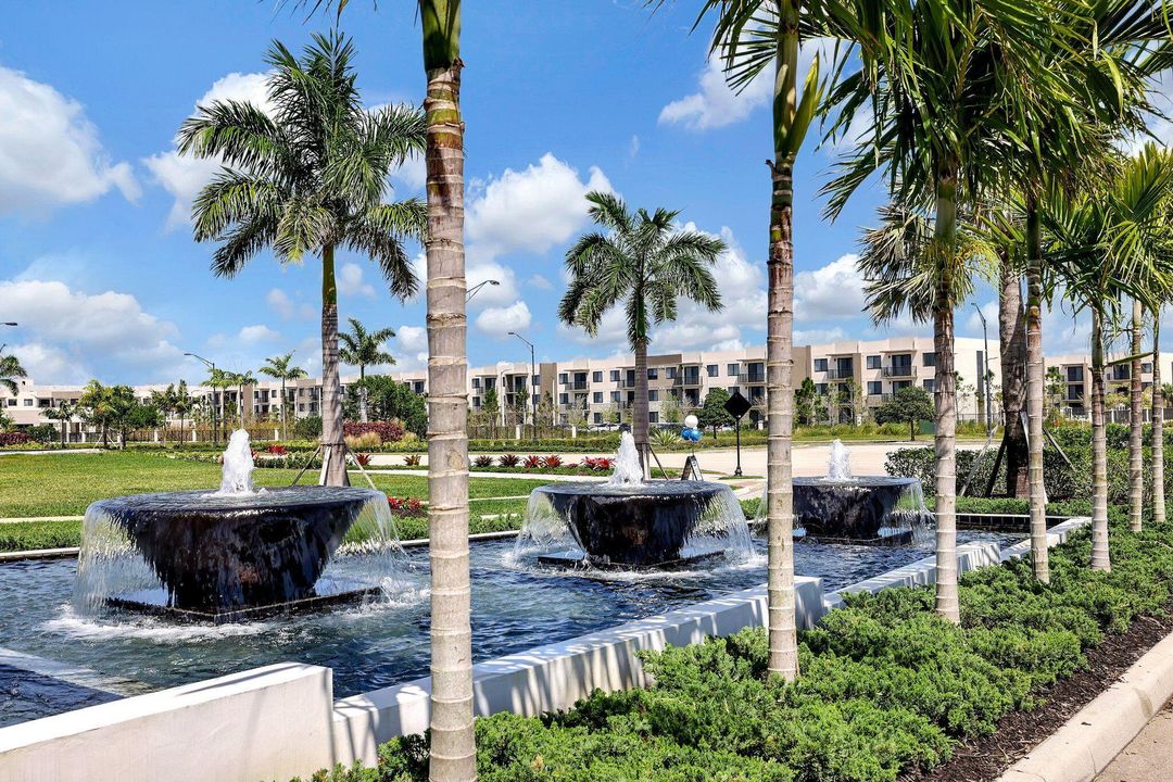 Active With Contract: $425,000 (2 beds, 2 baths, 1635 Square Feet)