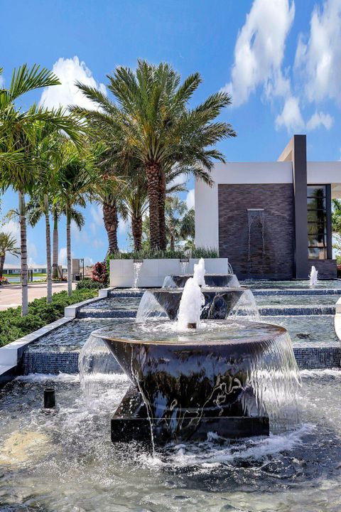 Active With Contract: $425,000 (2 beds, 2 baths, 1635 Square Feet)