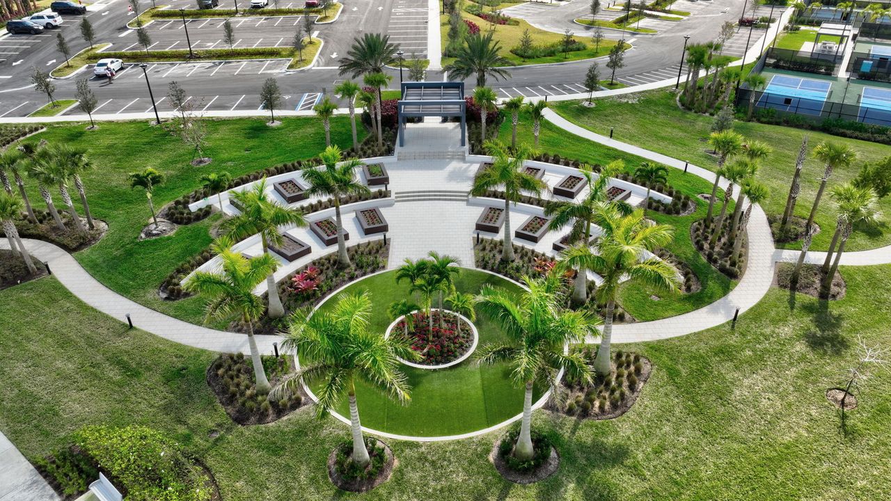 Active With Contract: $425,000 (2 beds, 2 baths, 1635 Square Feet)