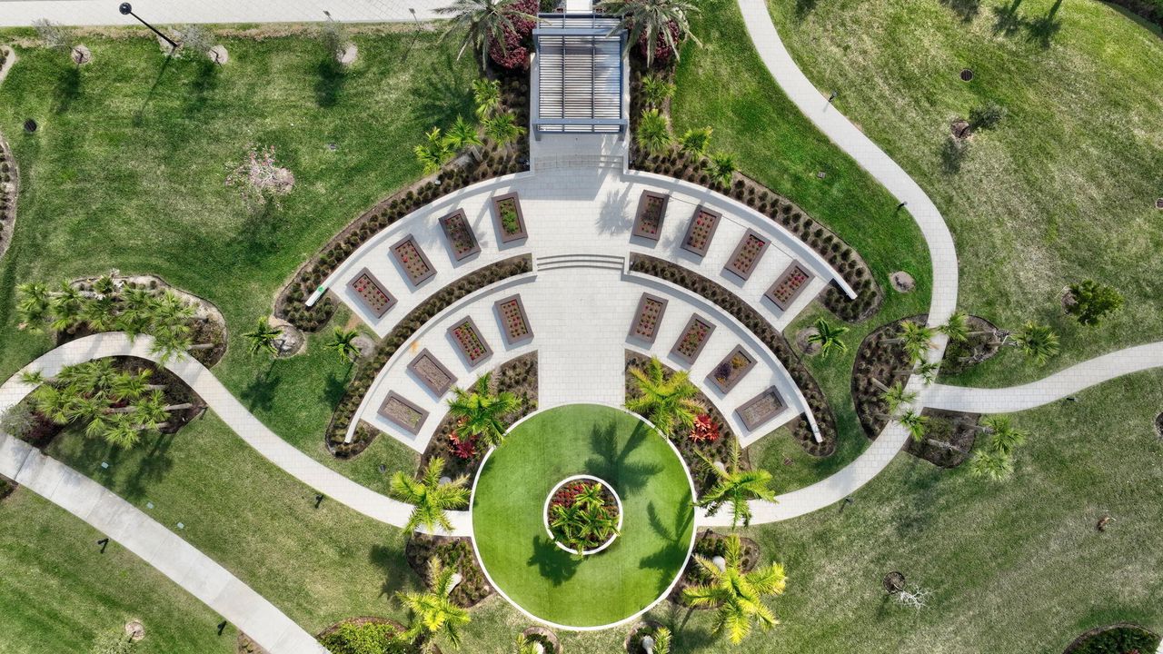 Active With Contract: $425,000 (2 beds, 2 baths, 1635 Square Feet)