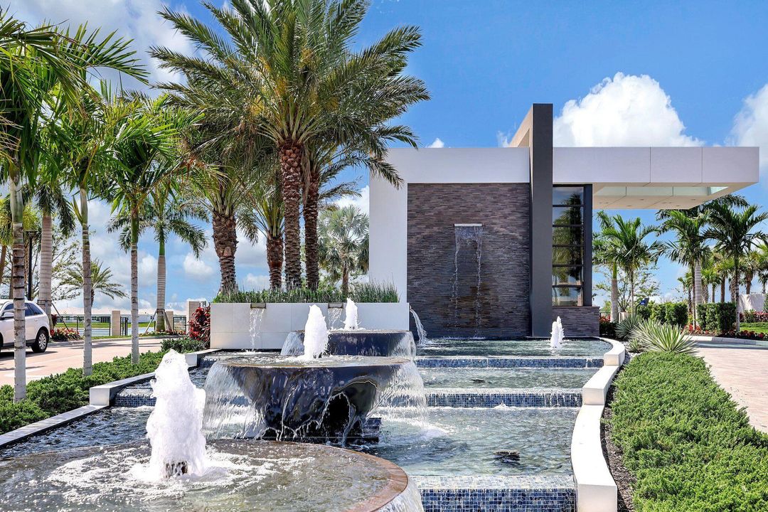 Active With Contract: $425,000 (2 beds, 2 baths, 1635 Square Feet)