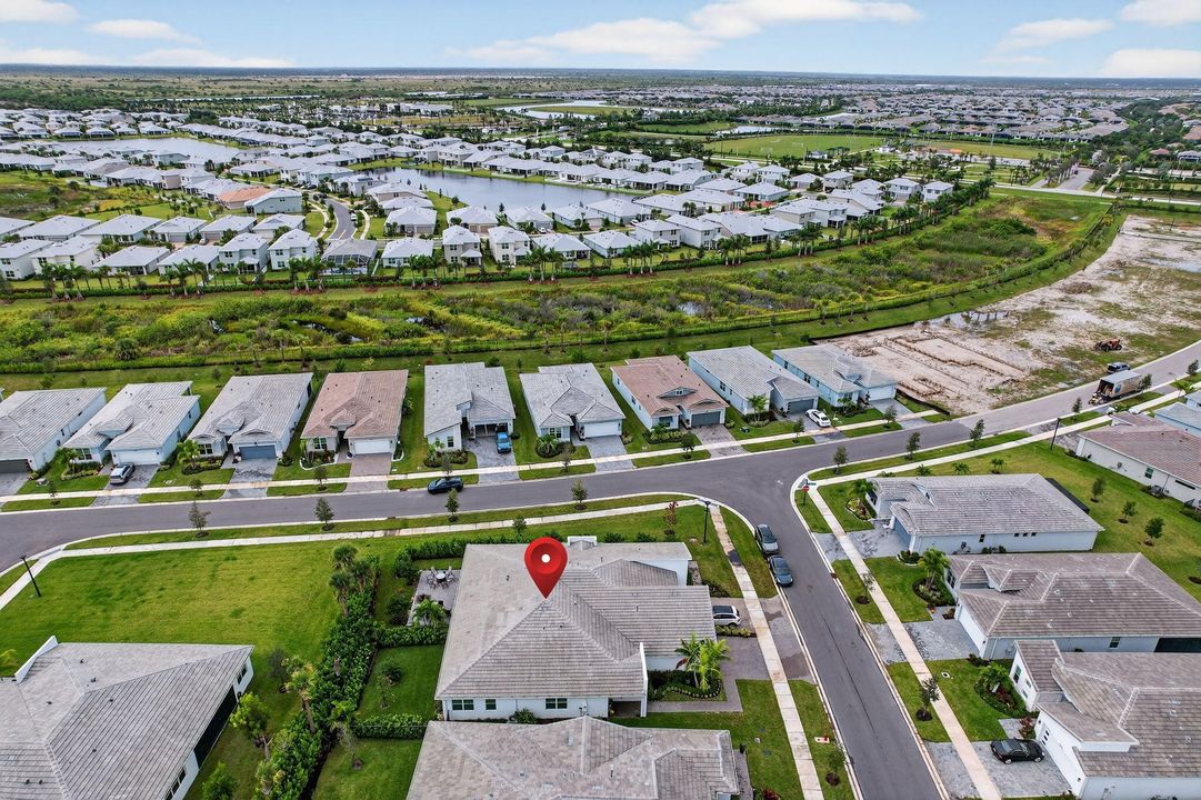 Active With Contract: $425,000 (2 beds, 2 baths, 1635 Square Feet)