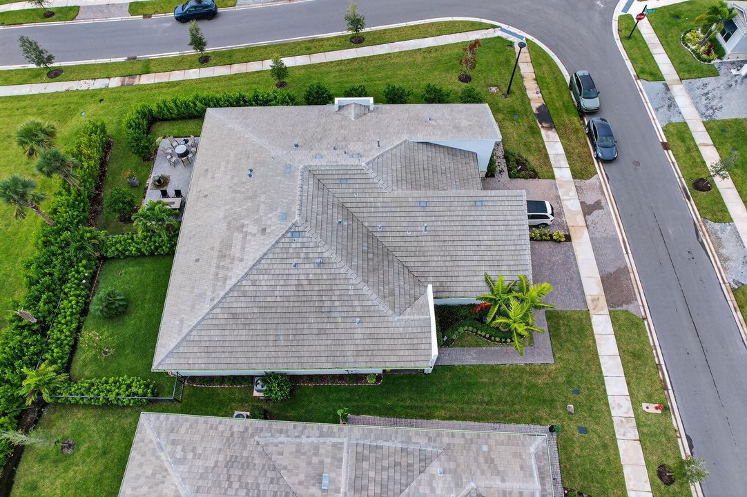 Active With Contract: $425,000 (2 beds, 2 baths, 1635 Square Feet)