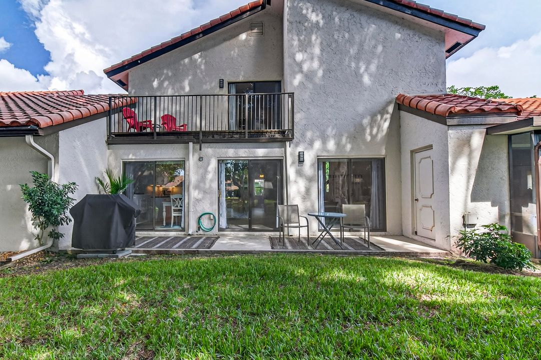 合同活跃: $477,000 (3 贝兹, 3 浴室, 1740 平方英尺)