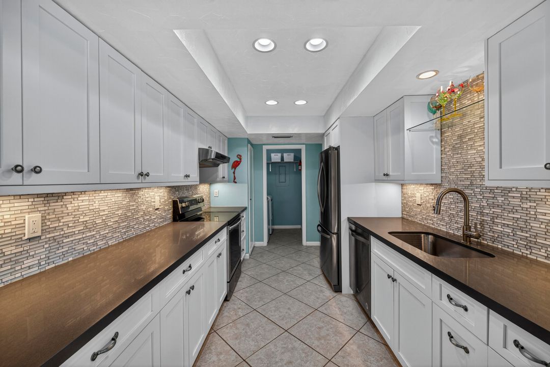 合同活跃: $477,000 (3 贝兹, 3 浴室, 1740 平方英尺)