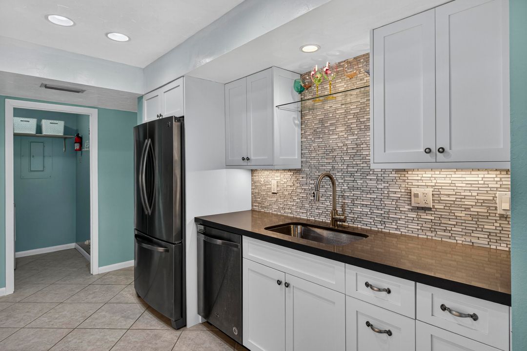 合同活跃: $477,000 (3 贝兹, 3 浴室, 1740 平方英尺)