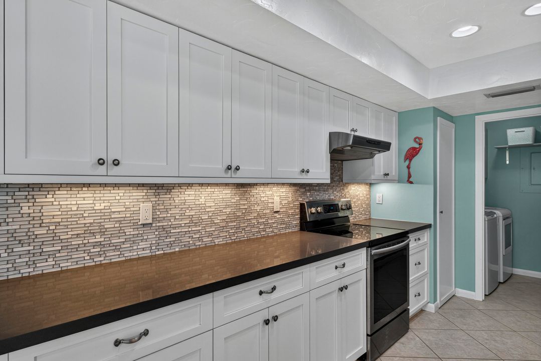 合同活跃: $477,000 (3 贝兹, 3 浴室, 1740 平方英尺)