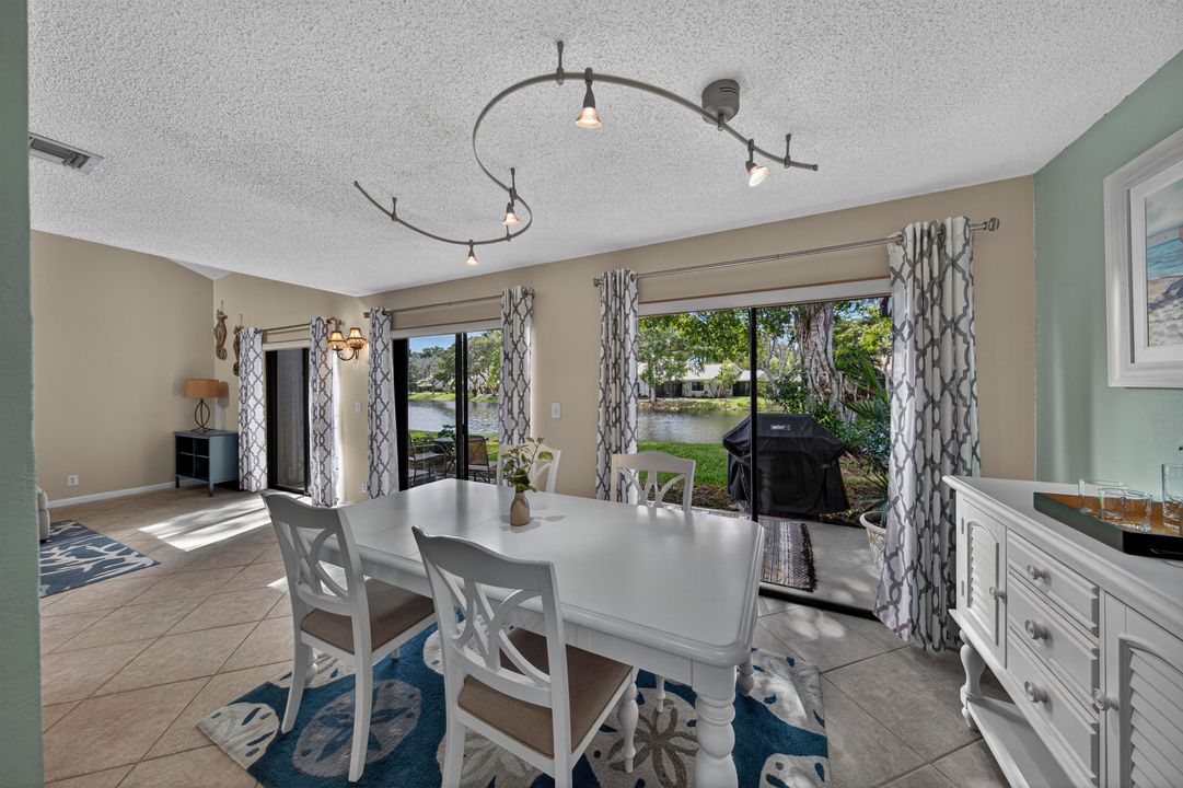 合同活跃: $477,000 (3 贝兹, 3 浴室, 1740 平方英尺)