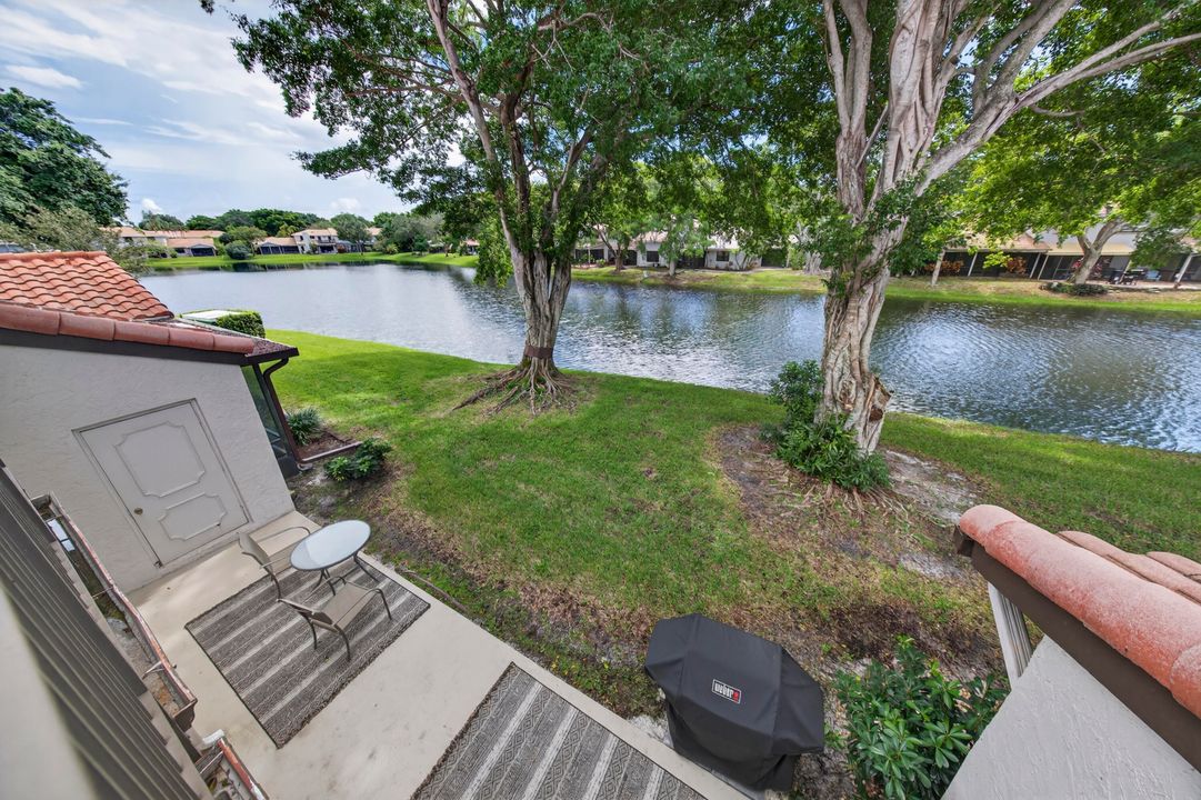 合同活跃: $477,000 (3 贝兹, 3 浴室, 1740 平方英尺)