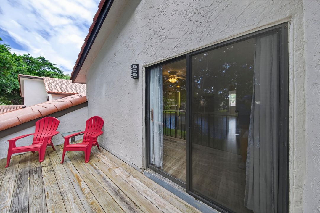 合同活跃: $477,000 (3 贝兹, 3 浴室, 1740 平方英尺)