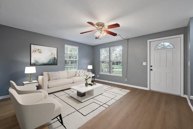 待售: $320,000 (2 贝兹, 2 浴室, 1058 平方英尺)