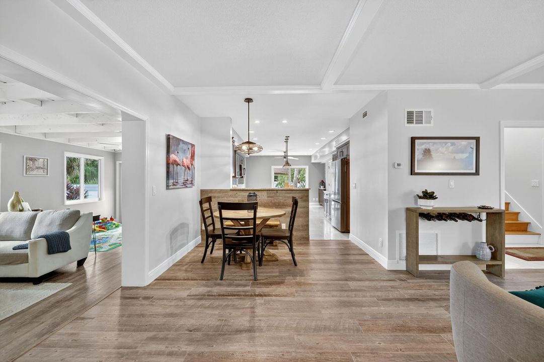 待售: $875,000 (3 贝兹, 2 浴室, 2583 平方英尺)