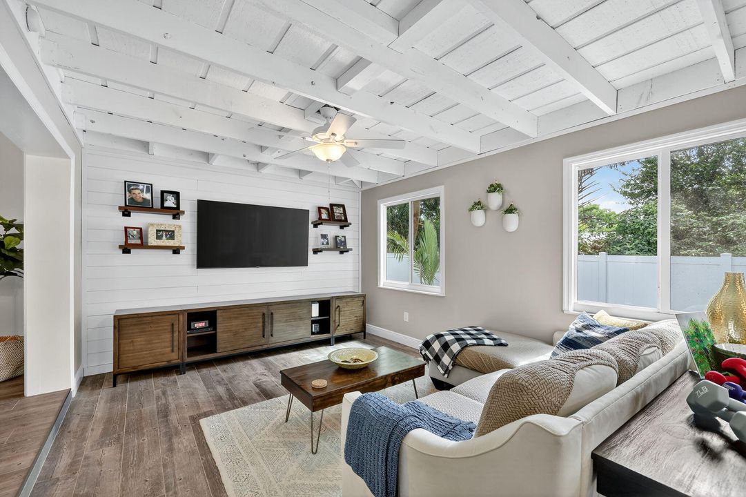 待售: $875,000 (3 贝兹, 2 浴室, 2583 平方英尺)