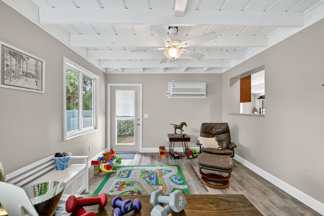 待售: $875,000 (3 贝兹, 2 浴室, 2583 平方英尺)