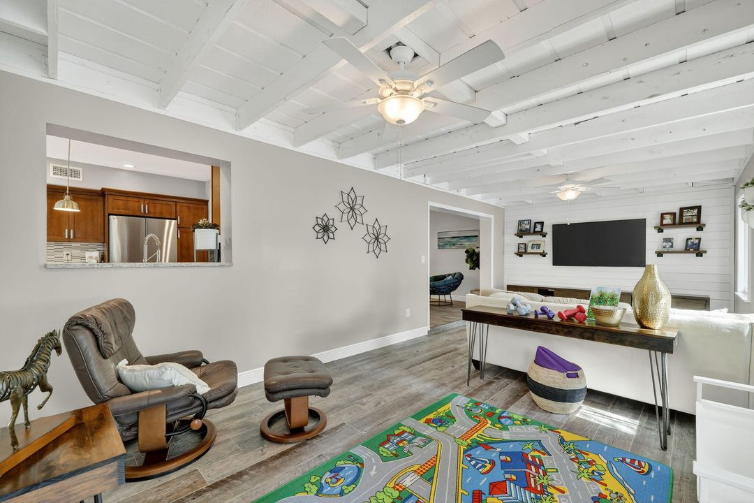 待售: $875,000 (3 贝兹, 2 浴室, 2583 平方英尺)